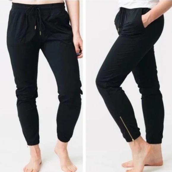 ZYIA Pants & Jumpsuits Zyia Active Black Peak Zipper Joggers High Rise Gold Zipper Womans